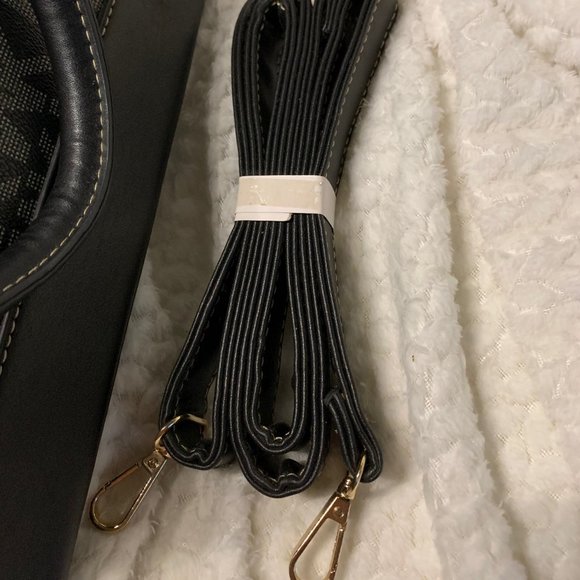 Hand bag, shoulder bag, Black and Grey.17 IN X 11.5 IN, Faux Leather.Wendy Keen. - Picture 10 of 16